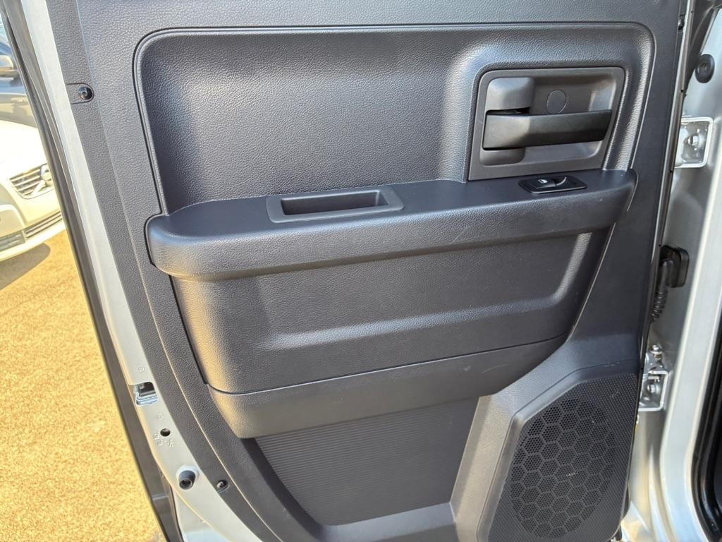 Dodge Ram 1500 2WD Quad Cab 140.5" ST 2009