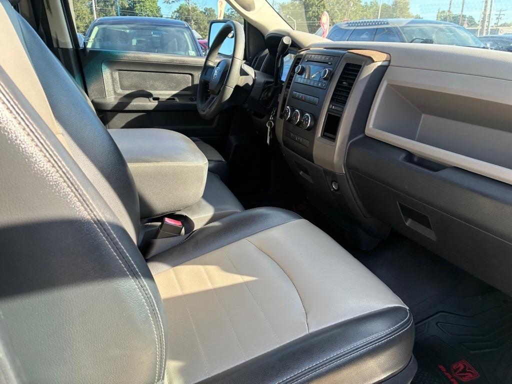 Dodge Ram 1500 2WD Quad Cab 140.5" ST 2009