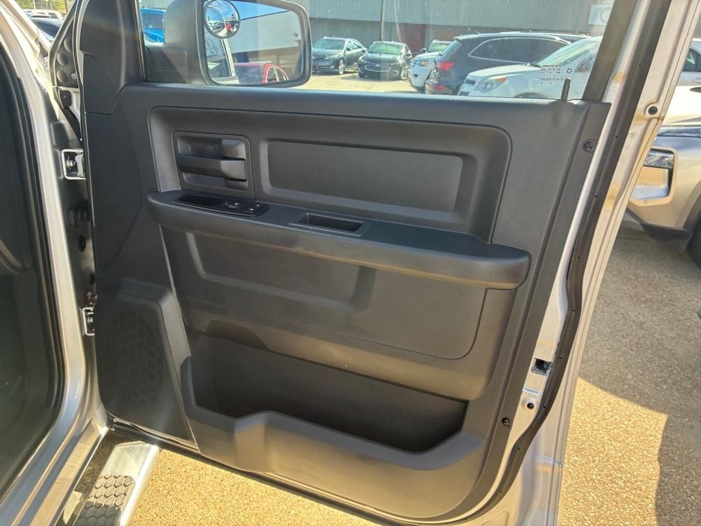 Dodge Ram 1500 2WD Quad Cab 140.5" ST 2009