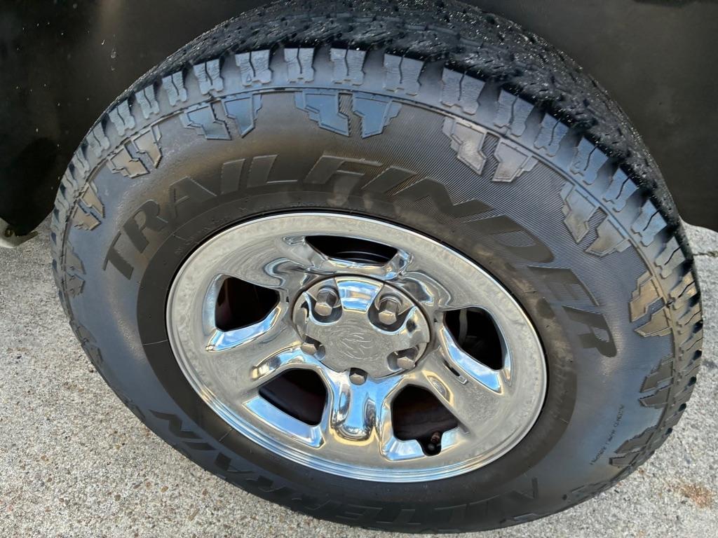 Dodge Ram 1500 2WD Quad Cab 140.5" ST 2009