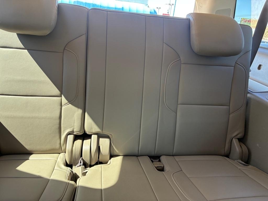 Chevrolet Suburban 2WD 4dr 1500 LT 2019