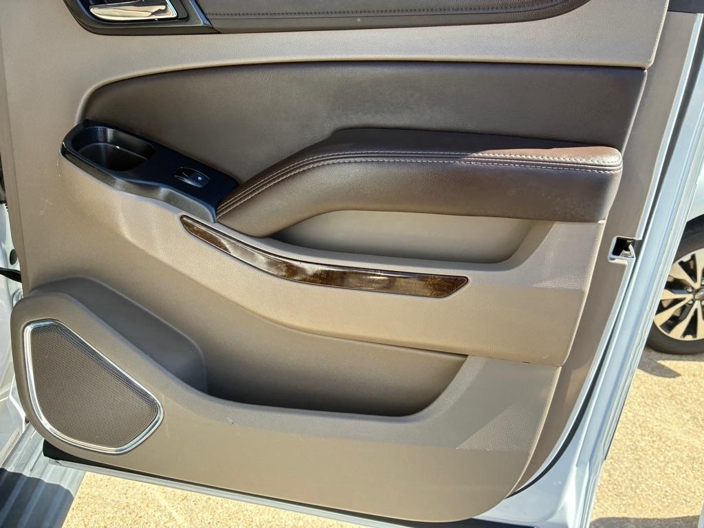 Chevrolet Suburban 2WD 4dr 1500 LT 2019