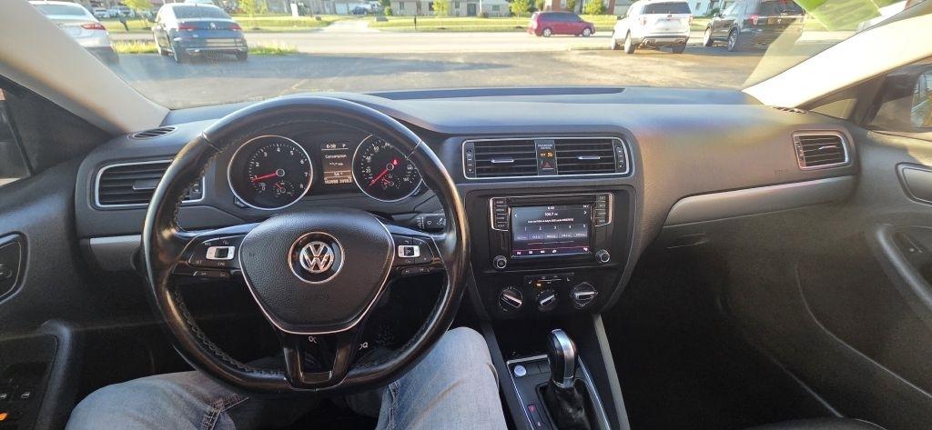 Volkswagen Jetta  2017