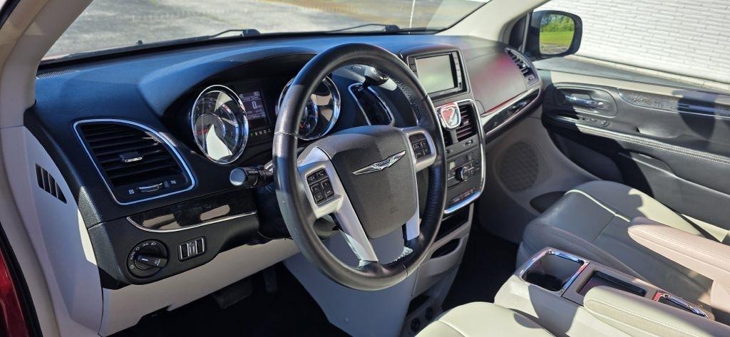 Chrysler Town & Country  2013
