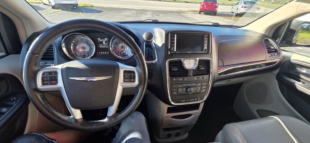 Chrysler Town & Country  2013