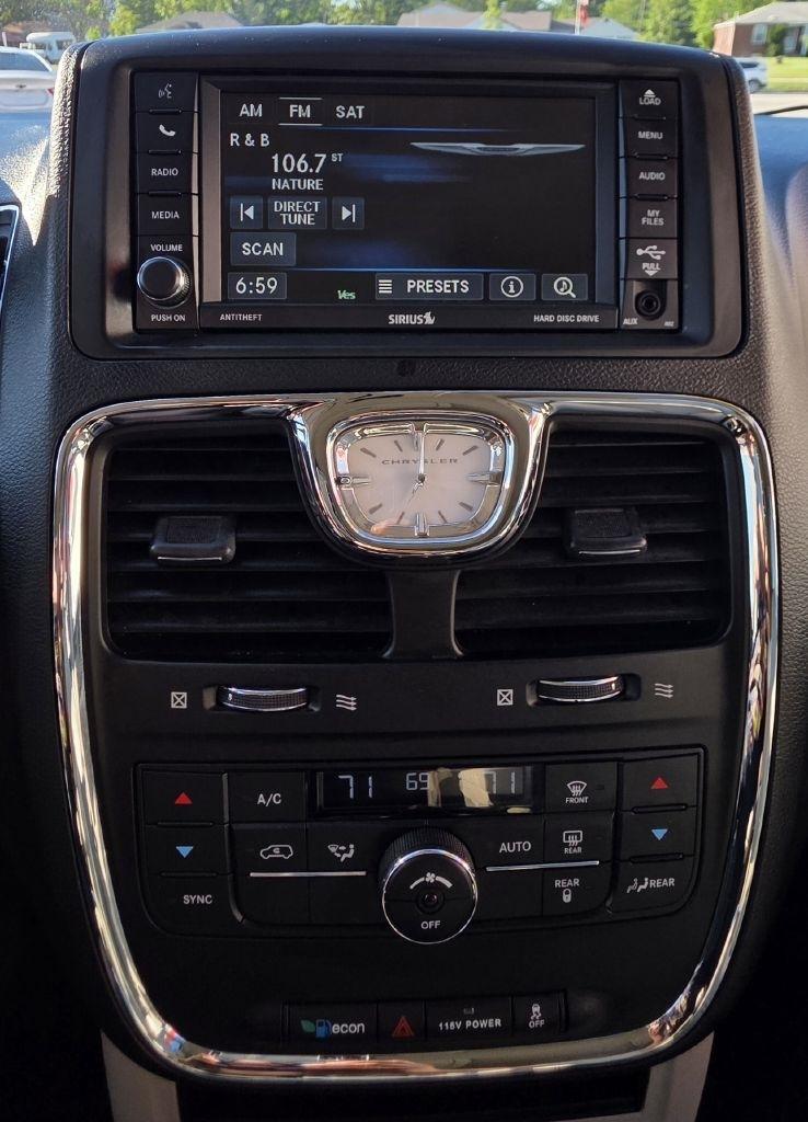 Chrysler Town & Country  2013