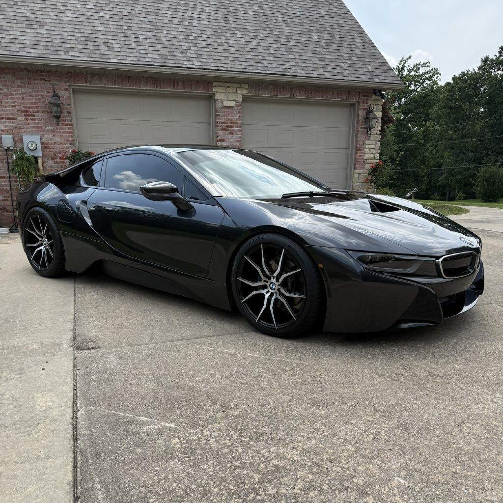 BMW i8  2015