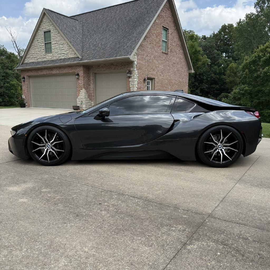 BMW i8  2015