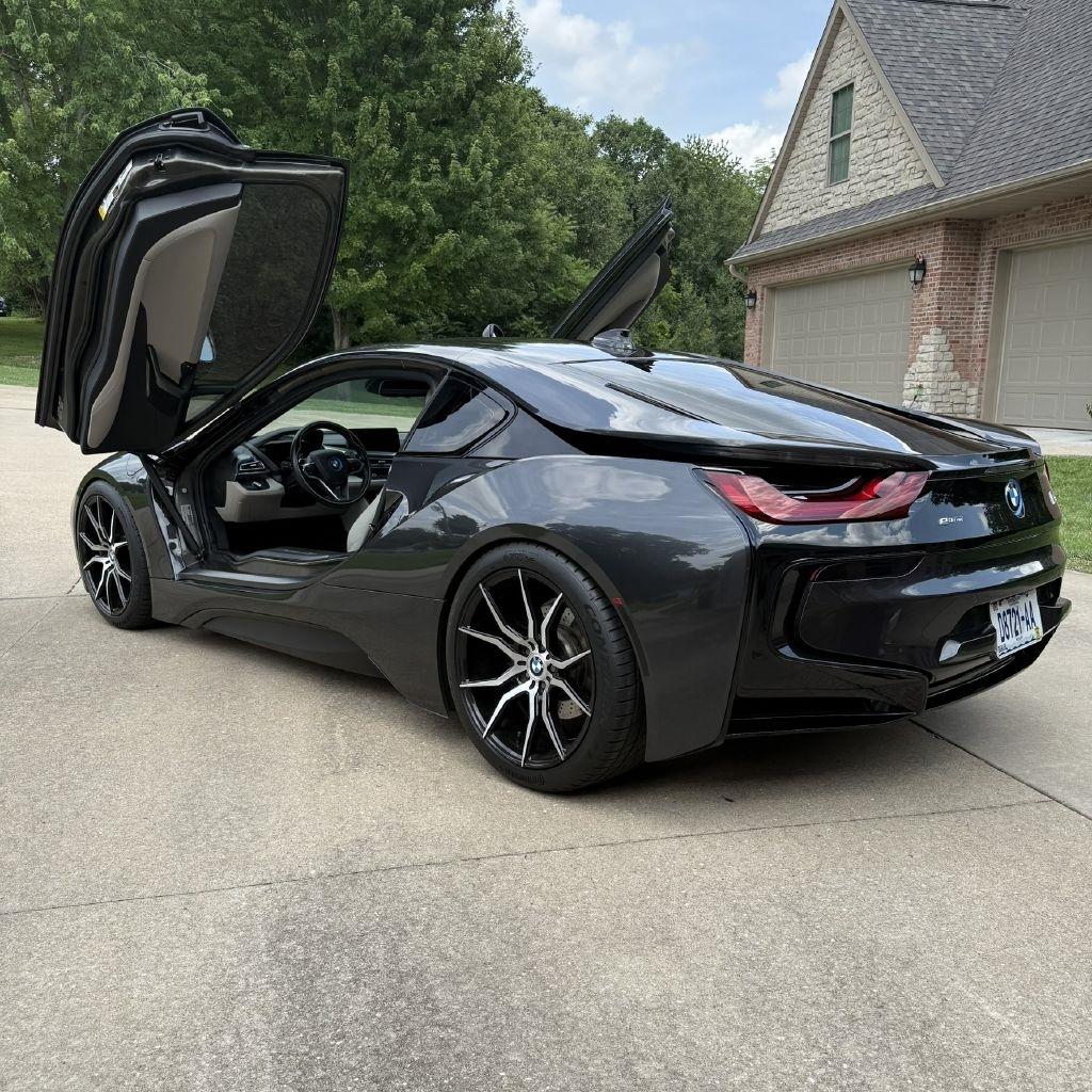BMW i8  2015