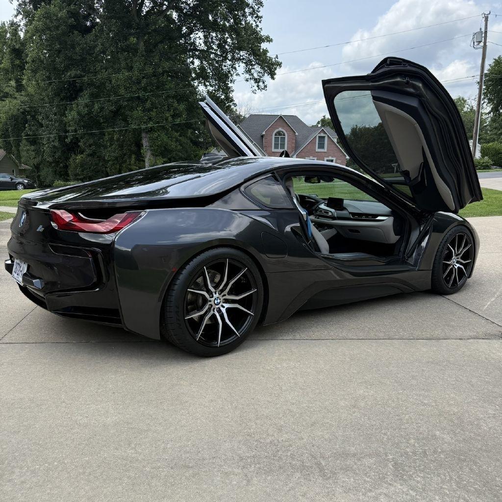 BMW i8  2015