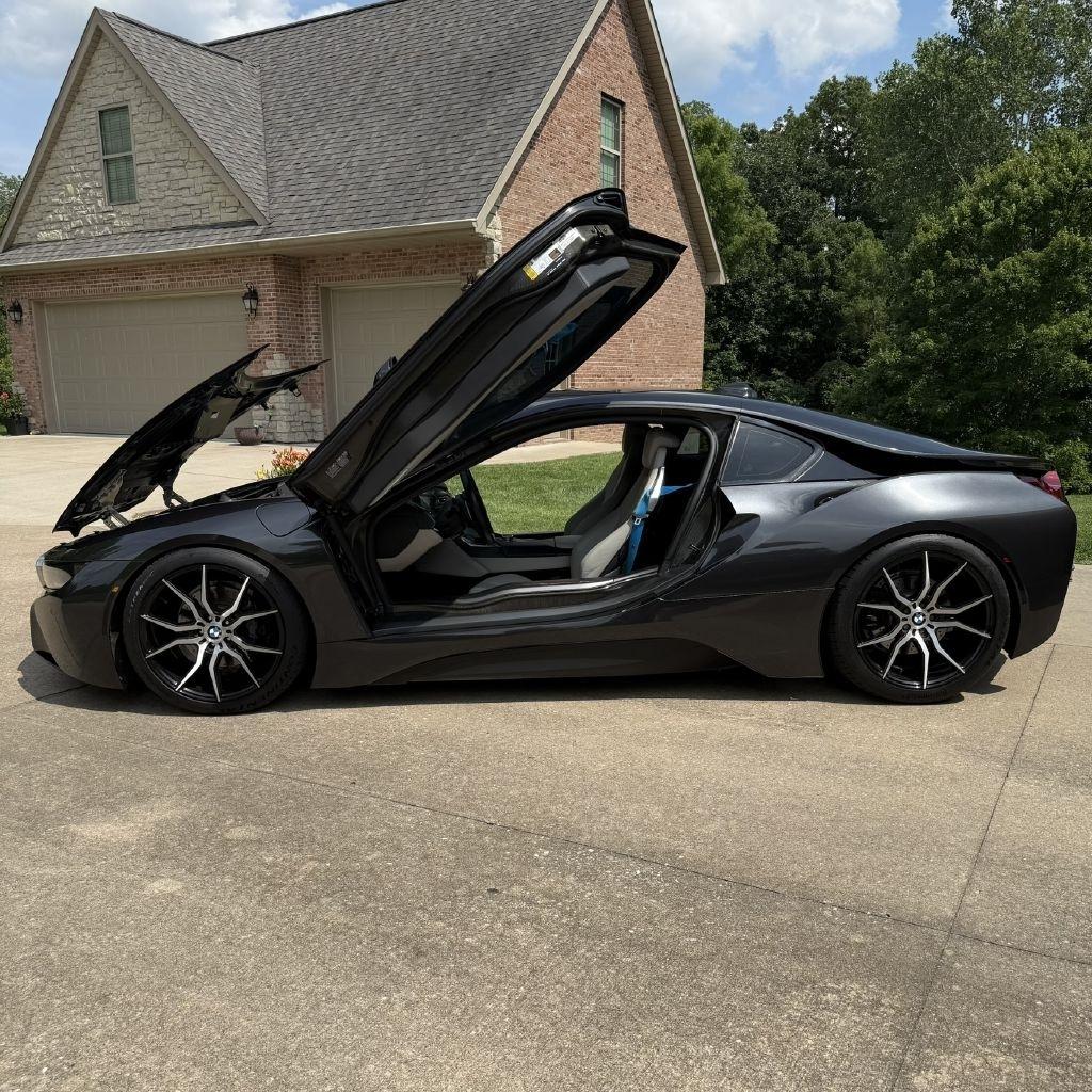 BMW i8  2015