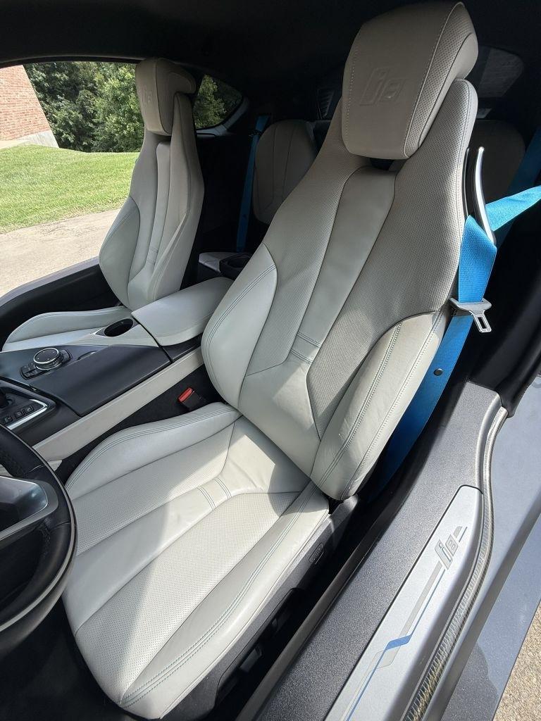 BMW i8  2015