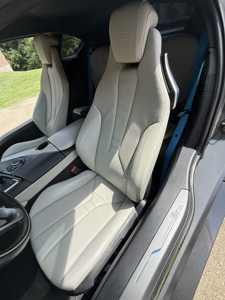 BMW i8  2015