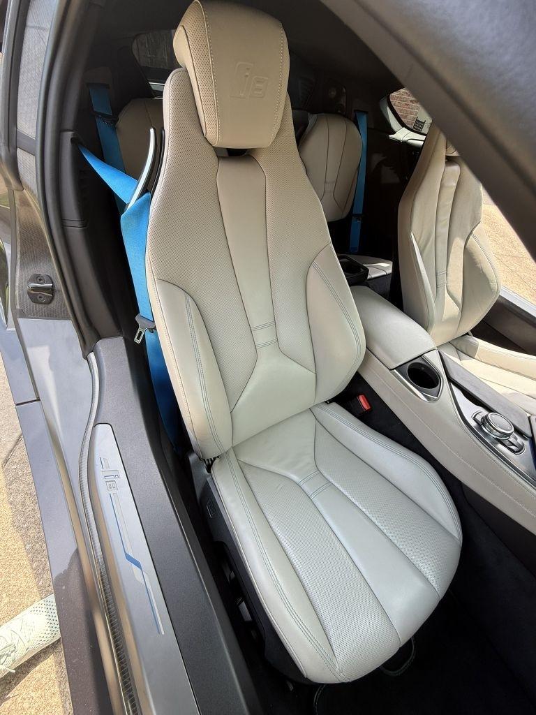 BMW i8  2015