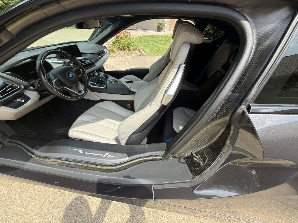 BMW i8  2015