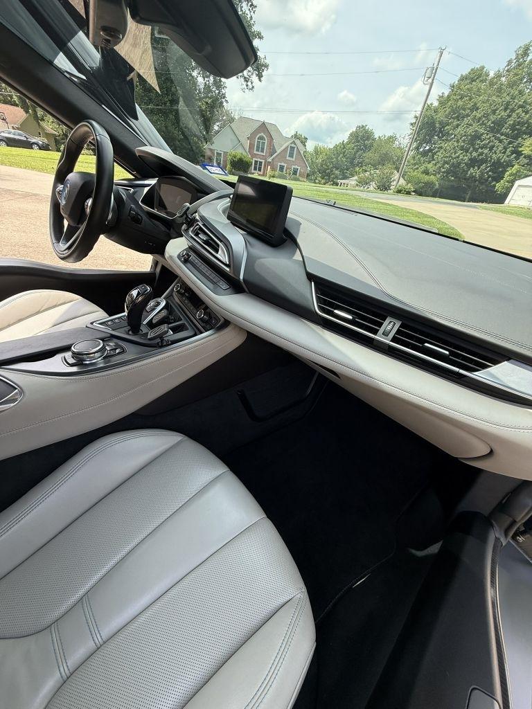 BMW i8  2015