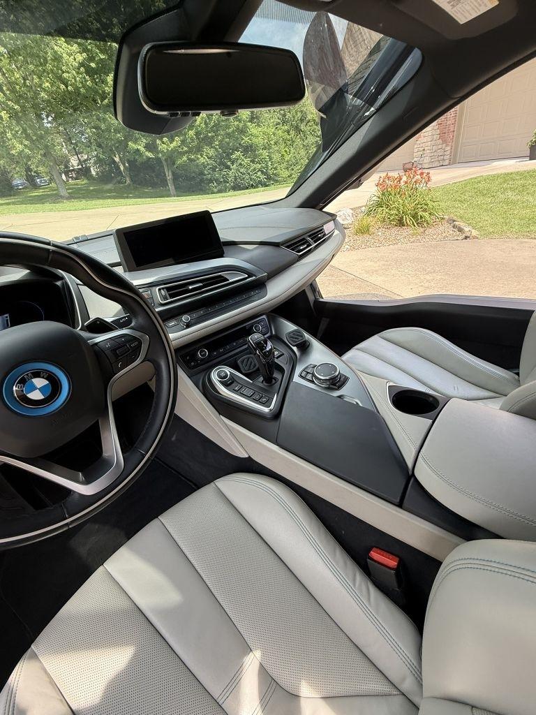 BMW i8  2015