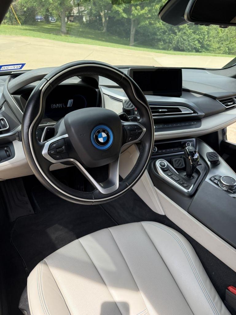 BMW i8  2015