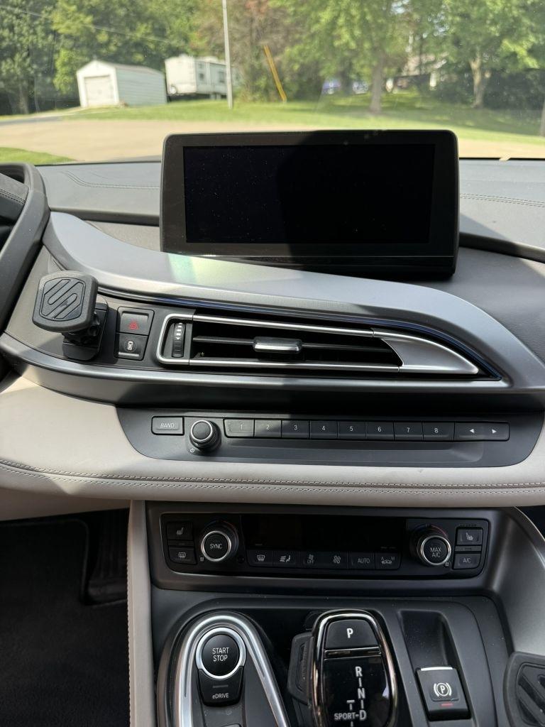 BMW i8  2015