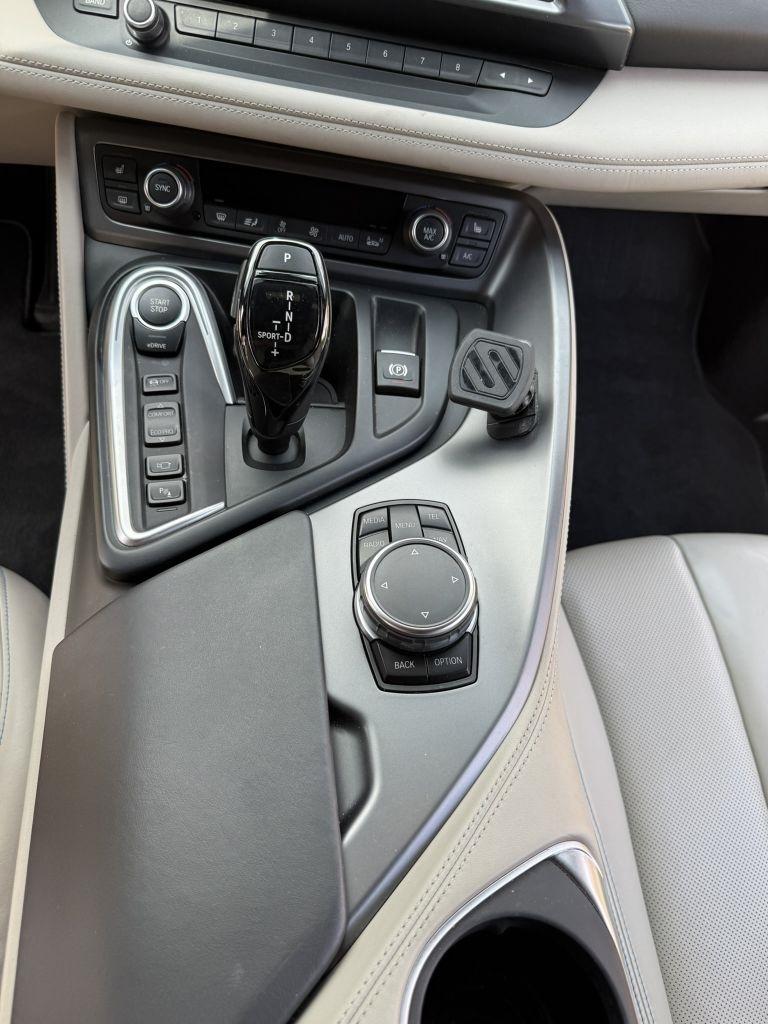 BMW i8  2015