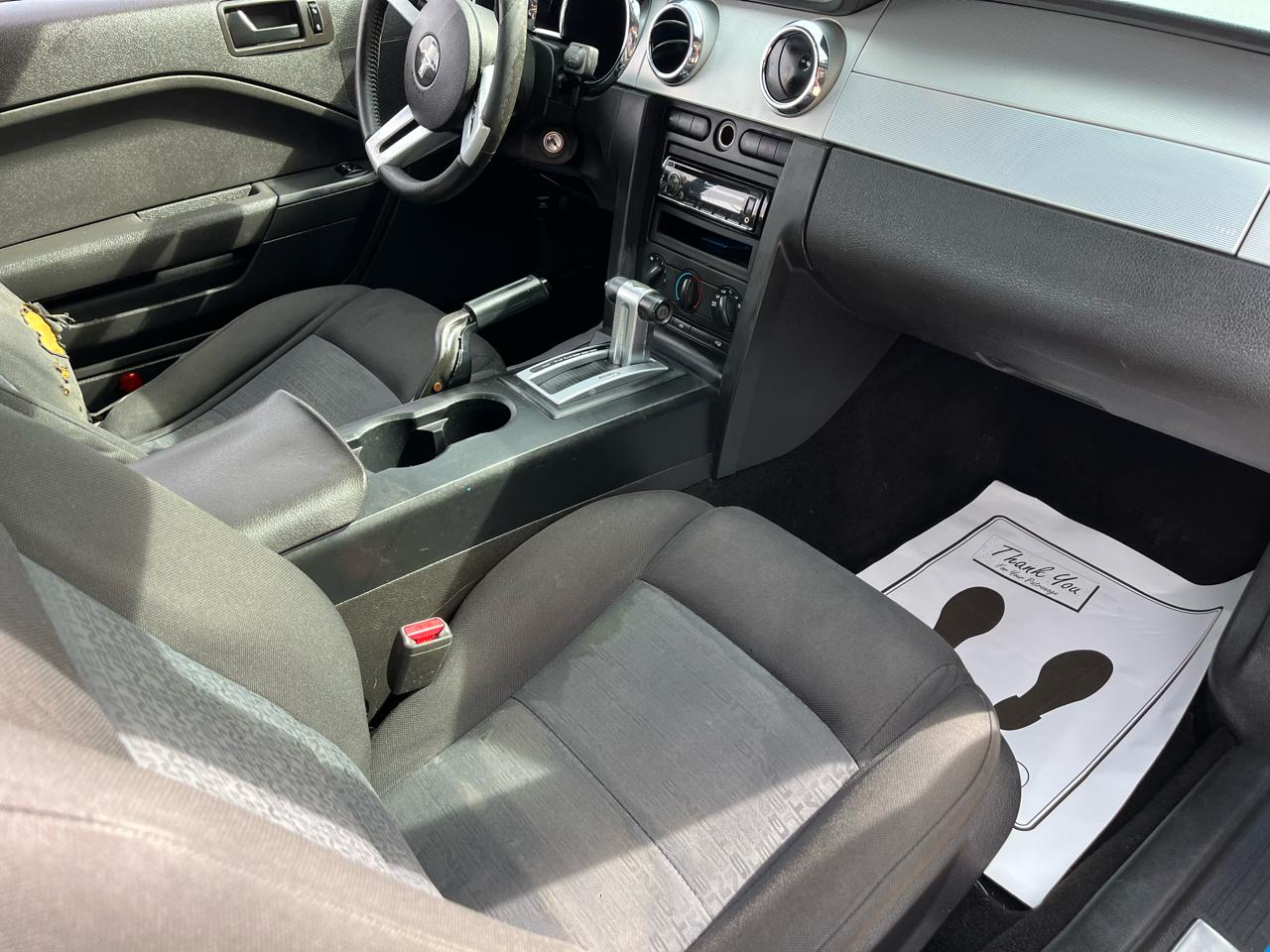 Ford Mustang V6 Deluxe Coupe 2007