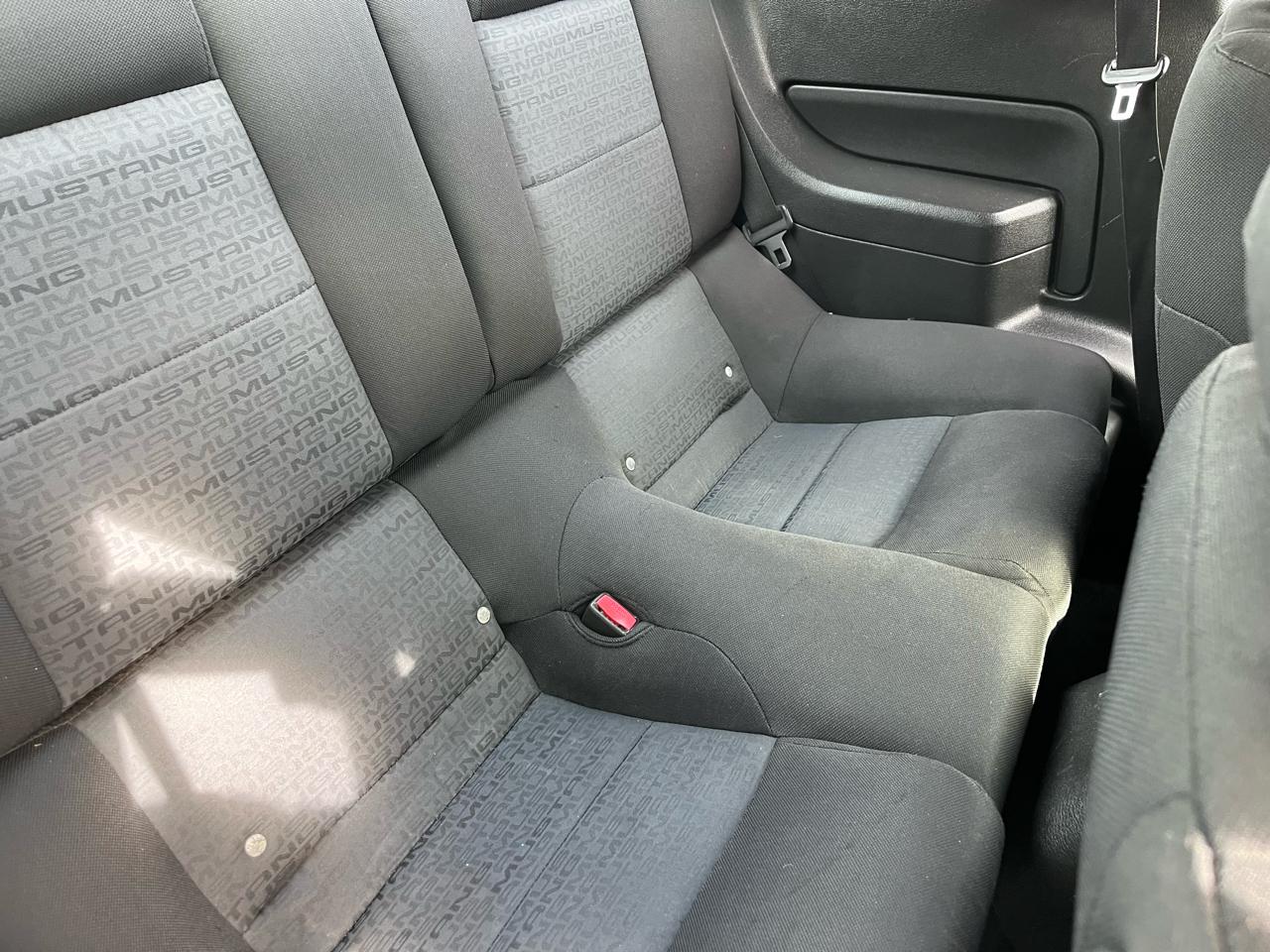 Ford Mustang V6 Deluxe Coupe 2007