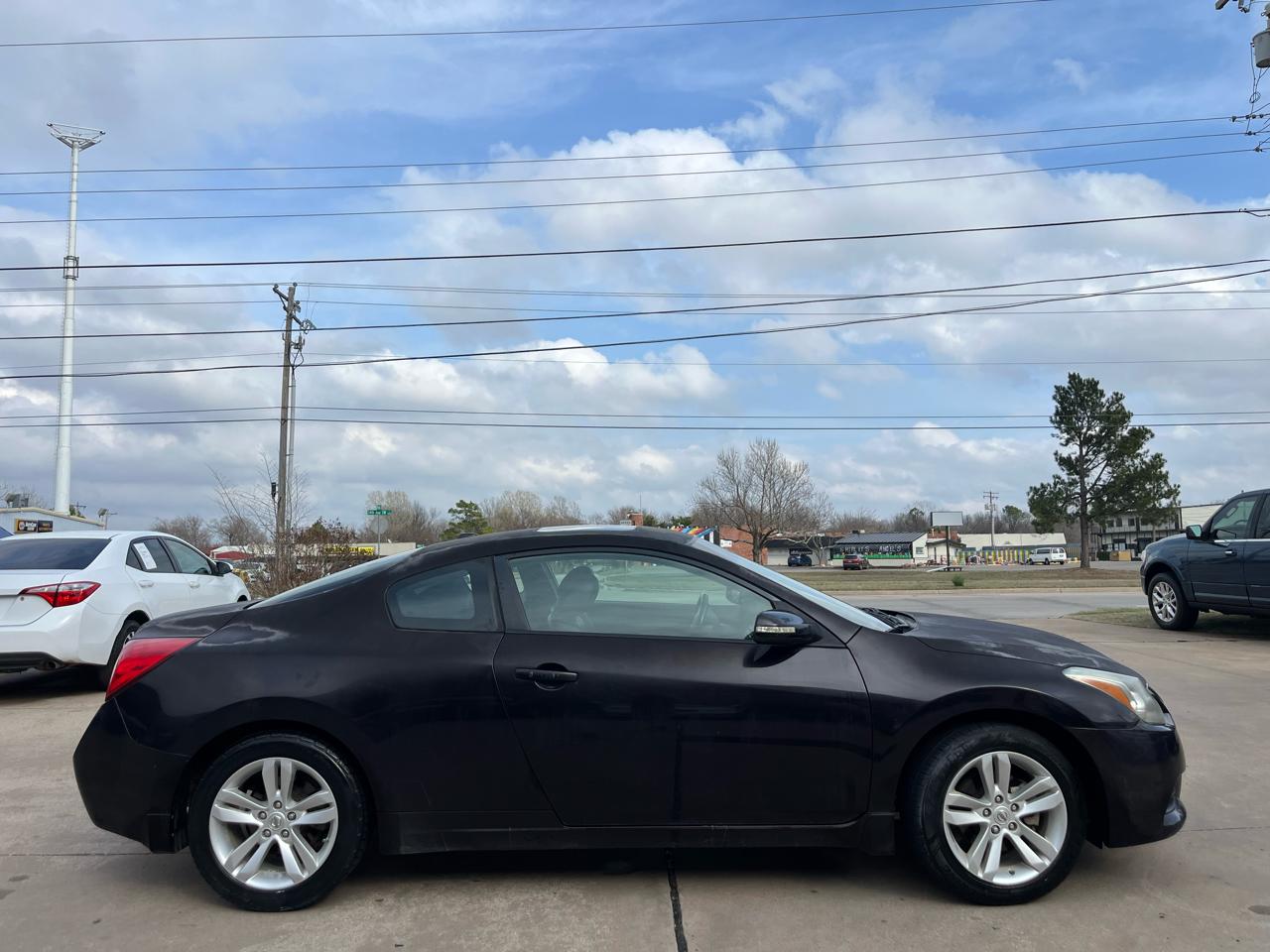 Nissan Altima 2.5 S 6M/T Coupe 2010