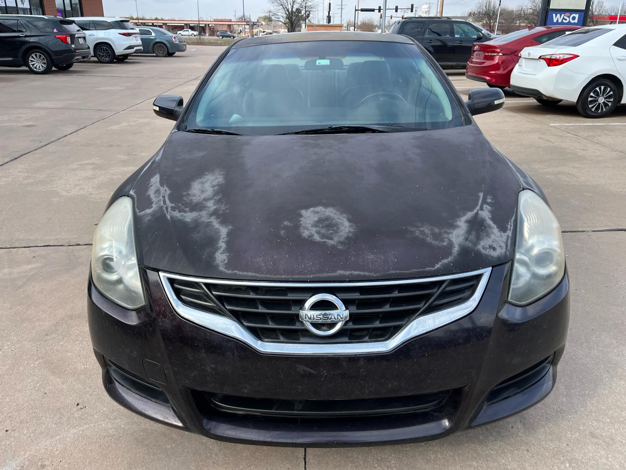 Nissan Altima 2.5 S 6M/T Coupe 2010