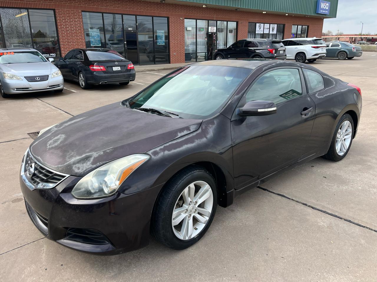 Nissan Altima 2.5 S 6M/T Coupe 2010