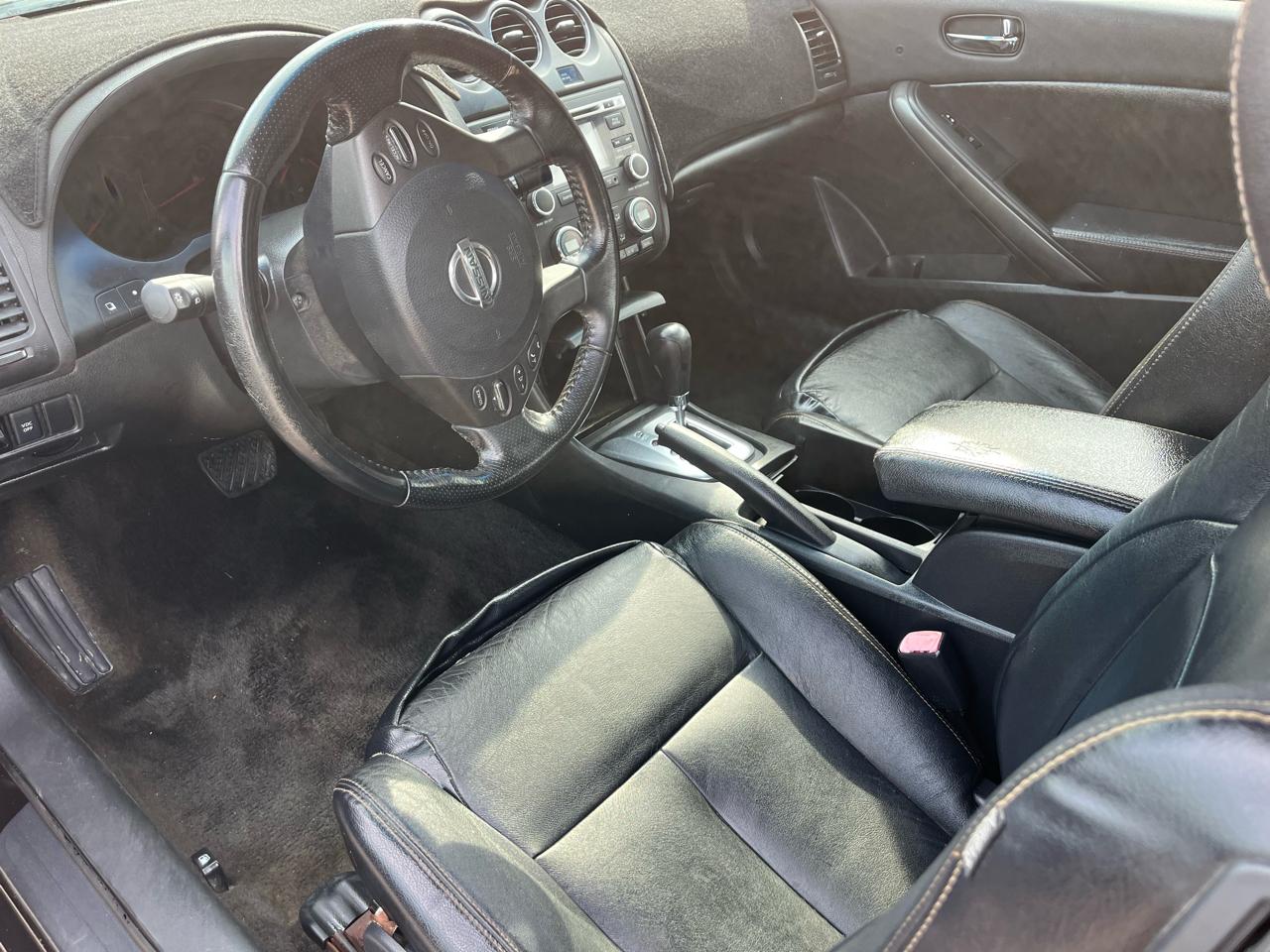 Nissan Altima 2.5 S 6M/T Coupe 2010