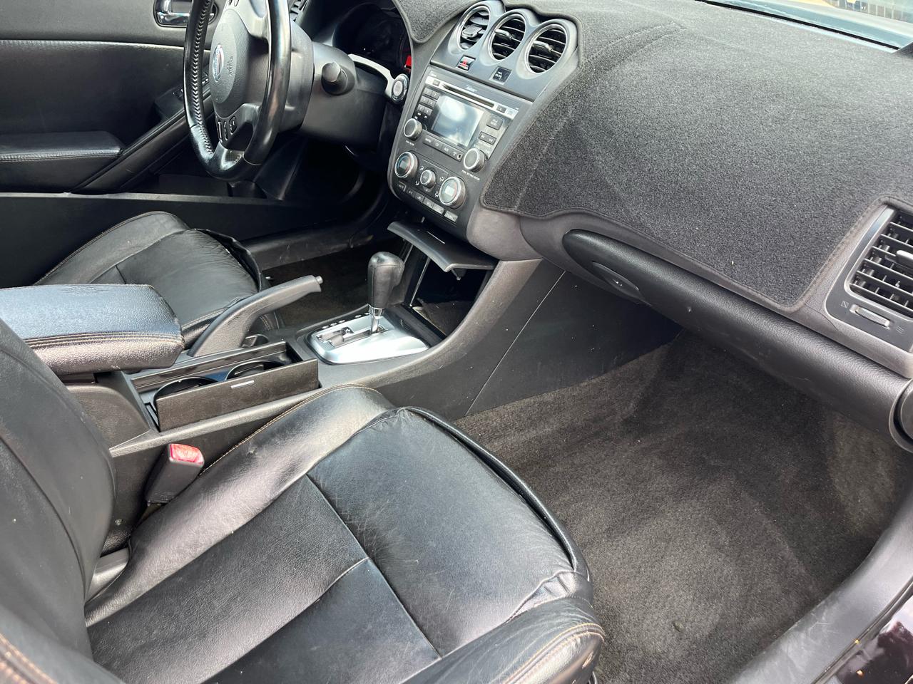 Nissan Altima 2.5 S 6M/T Coupe 2010