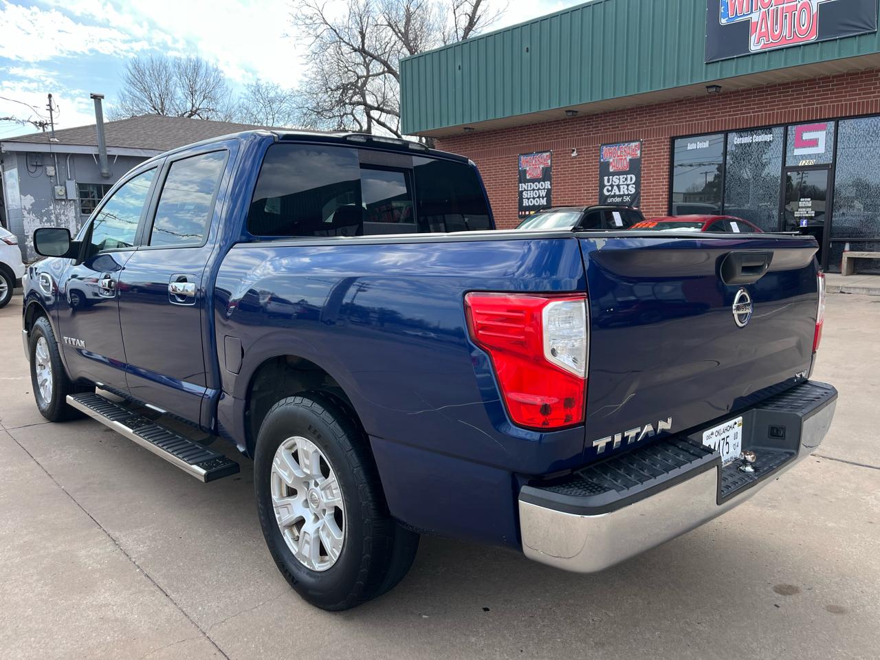 Nissan Titan SV Crew Cab 2WD 2017