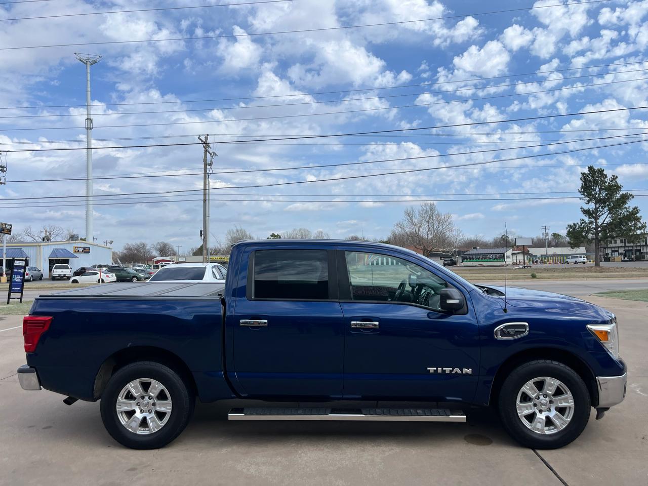 Nissan Titan SV Crew Cab 2WD 2017