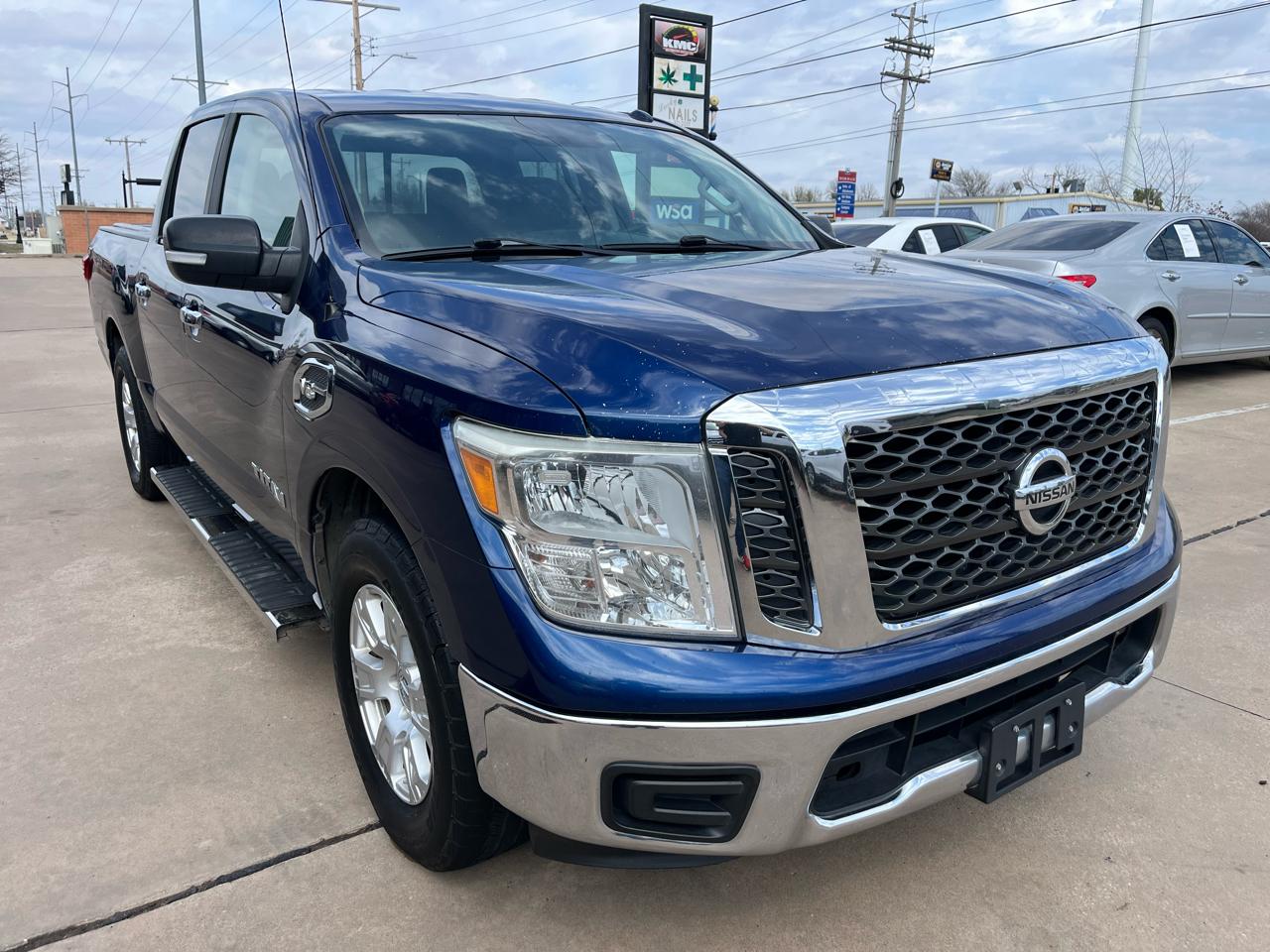 Nissan Titan SV Crew Cab 2WD 2017