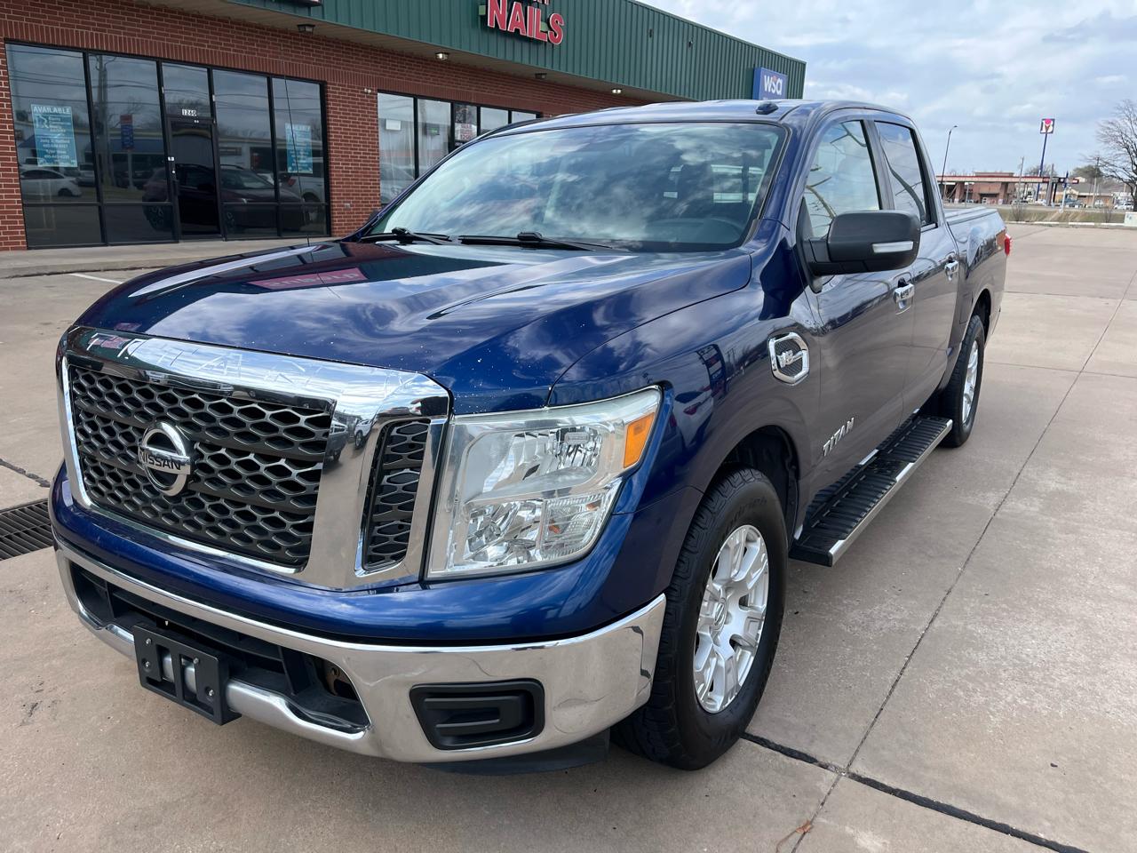 Nissan Titan SV Crew Cab 2WD 2017