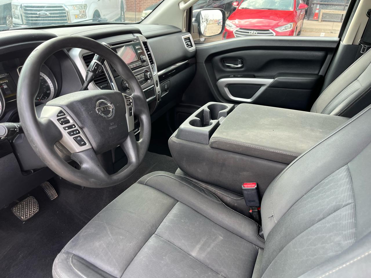 Nissan Titan SV Crew Cab 2WD 2017