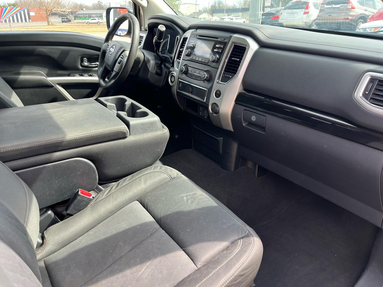 Nissan Titan SV Crew Cab 2WD 2017