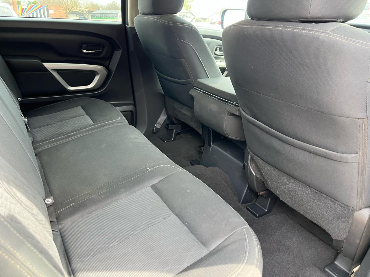 Nissan Titan SV Crew Cab 2WD 2017