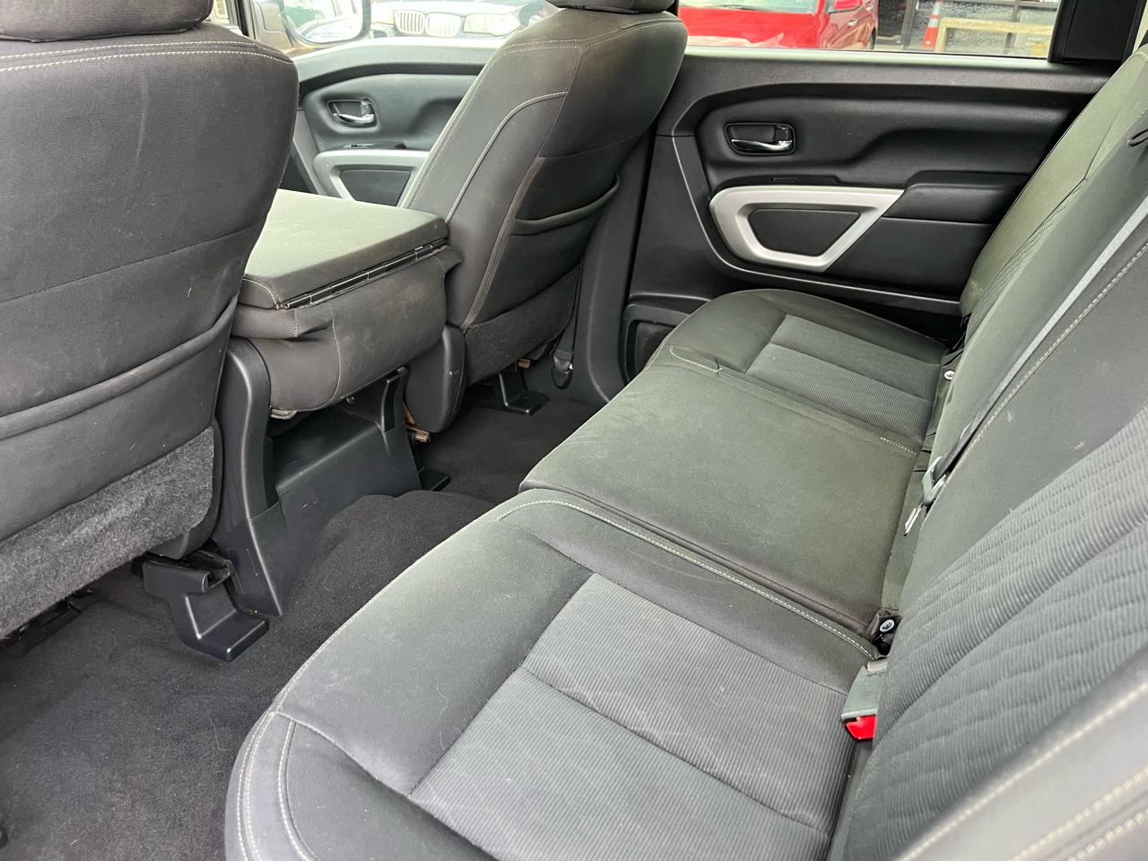 Nissan Titan SV Crew Cab 2WD 2017