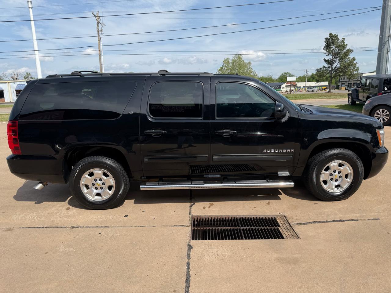 Chevrolet Suburban LT 1500 2WD 2013