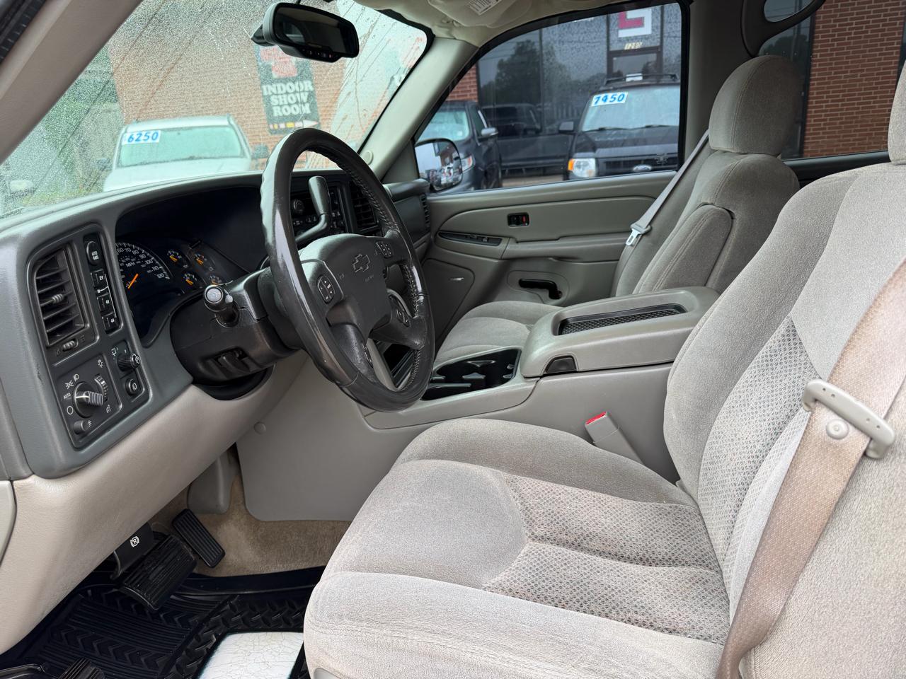 Chevrolet Suburban 1500 4WD 2005