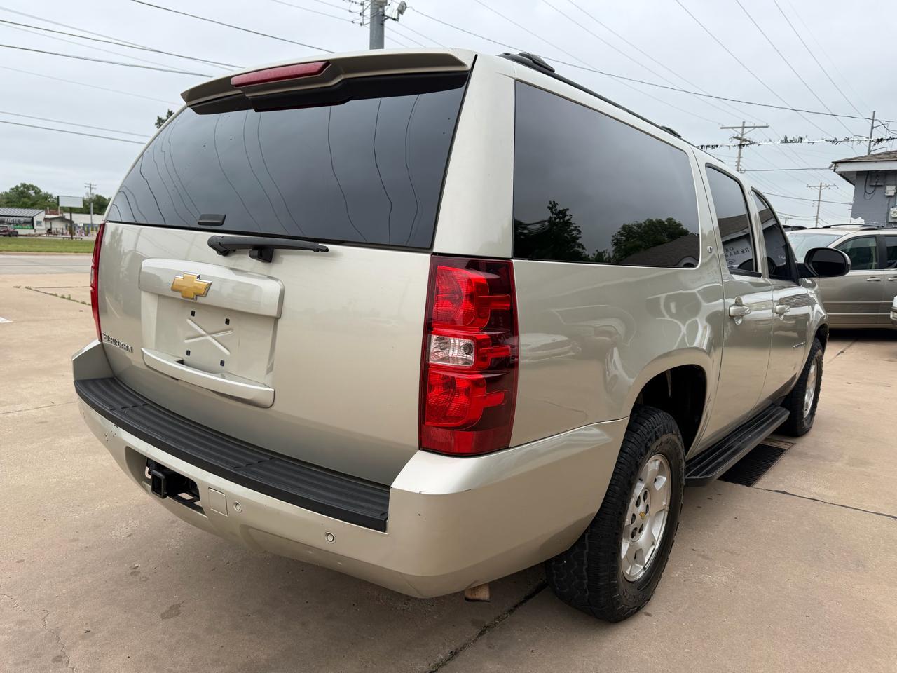Chevrolet Suburban LT 1500 2WD 2013
