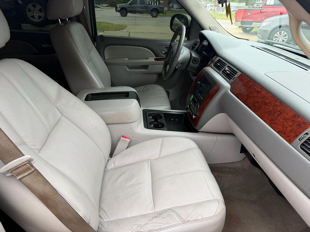 Chevrolet Suburban LT 1500 2WD 2013