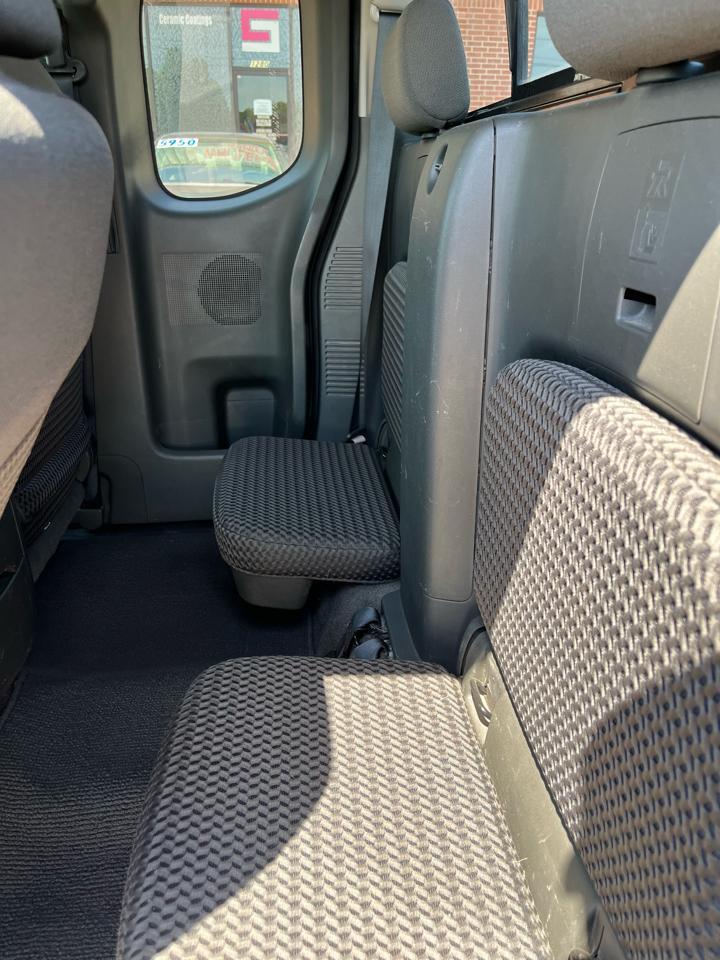Nissan Frontier SV King Cab I4 5MT 2WD 2015