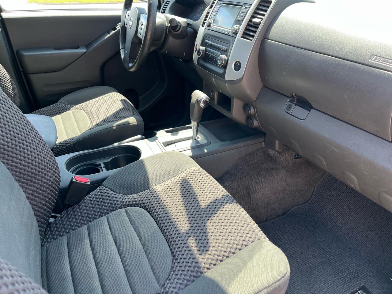 Nissan Frontier SV King Cab I4 5MT 2WD 2015