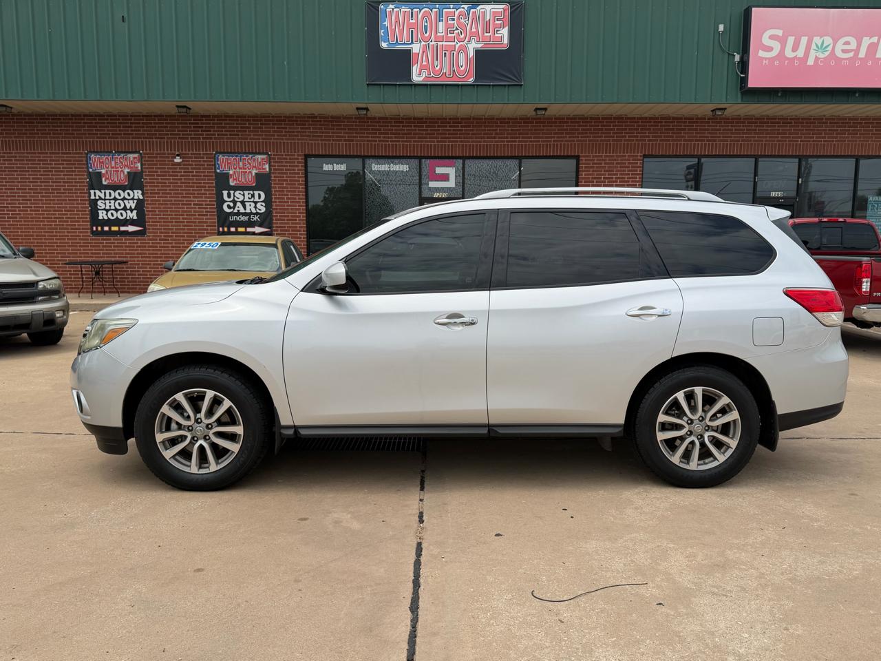 Nissan Pathfinder SV 4WD 2013