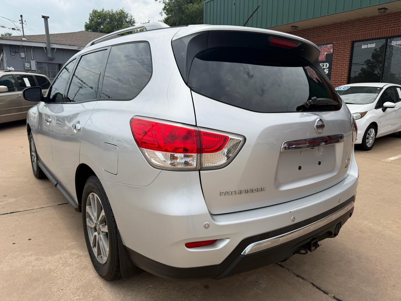 Nissan Pathfinder SV 4WD 2013