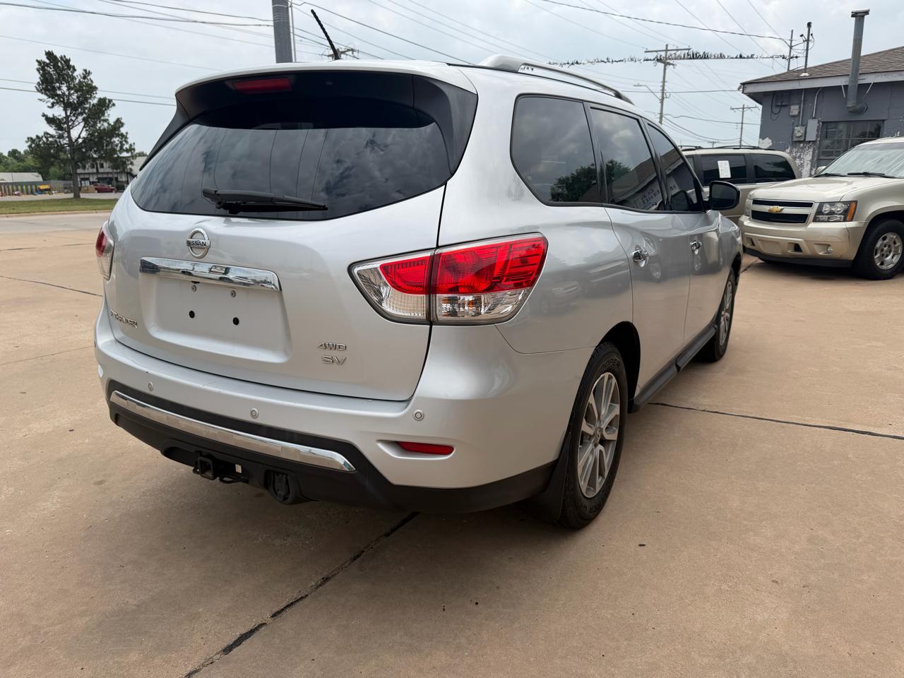 Nissan Pathfinder SV 4WD 2013