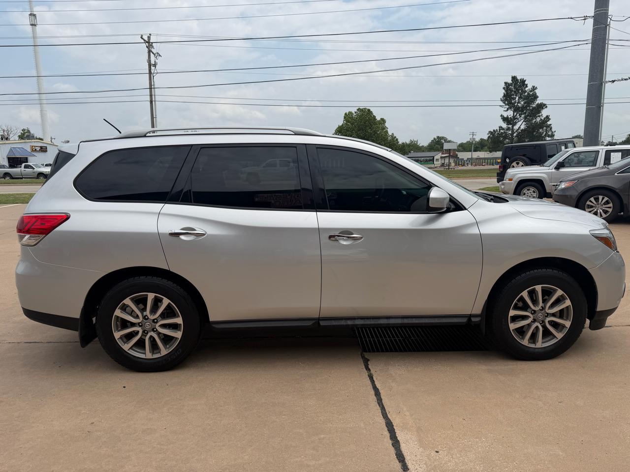 Nissan Pathfinder SV 4WD 2013