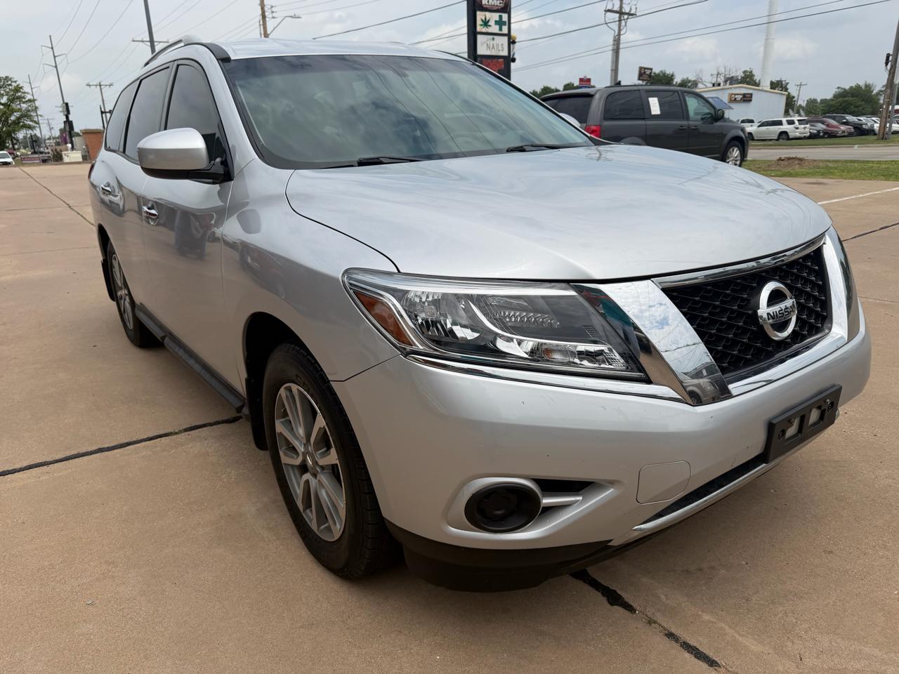 Nissan Pathfinder SV 4WD 2013